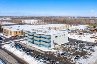 2285 Av Francis-Hughes, Laval, QC - Aérien  Vue de la carte - Image1