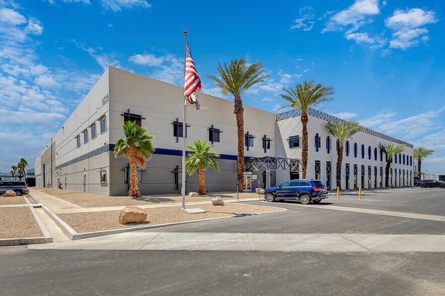 6225 Annie Oakley Dr, Las Vegas, NV à vendre - Photo du bâtiment - Image 1 de 10