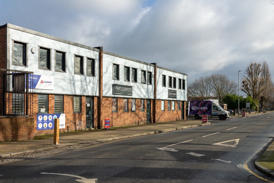 Glenville Mews, London for lease - Building Photo - Image 3 of 6