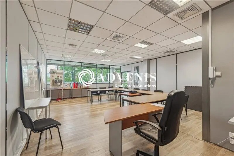 Bureau dans Roissy-en-France à vendre - Photo intérieure - Image 3 de 24