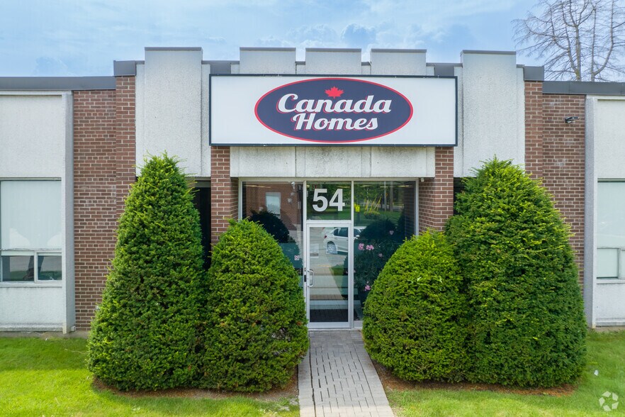 52-54 Lesmill Rd, Toronto, ON for lease - Building Photo - Image 3 of 4