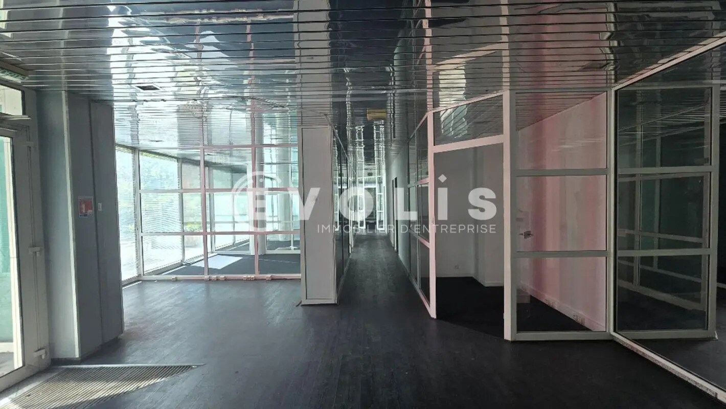Office in Suresnes for lease Interior Photo- Image 1 of 8