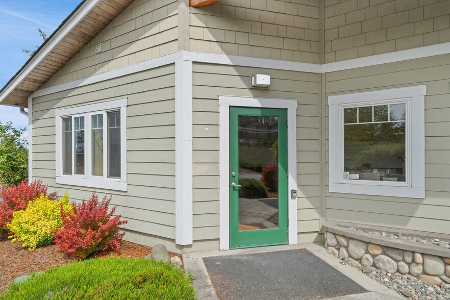 261043 101 Hwy, Sequim, WA for lease - Building Photo - Image 2 of 24
