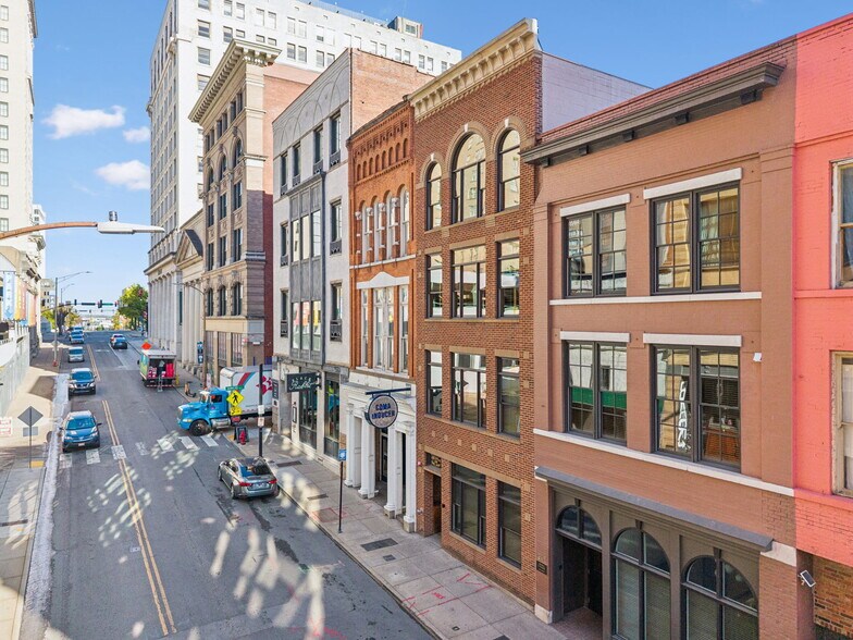 214 3rd Ave N, Nashville, TN à vendre - Photo du bâtiment - Image 2 de 4