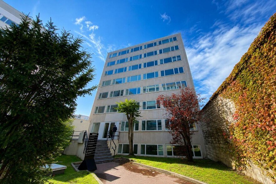 171 Avenue Charles De Gaulle, Neuilly-sur-Seine à louer - Photo du bâtiment - Image 2 de 5