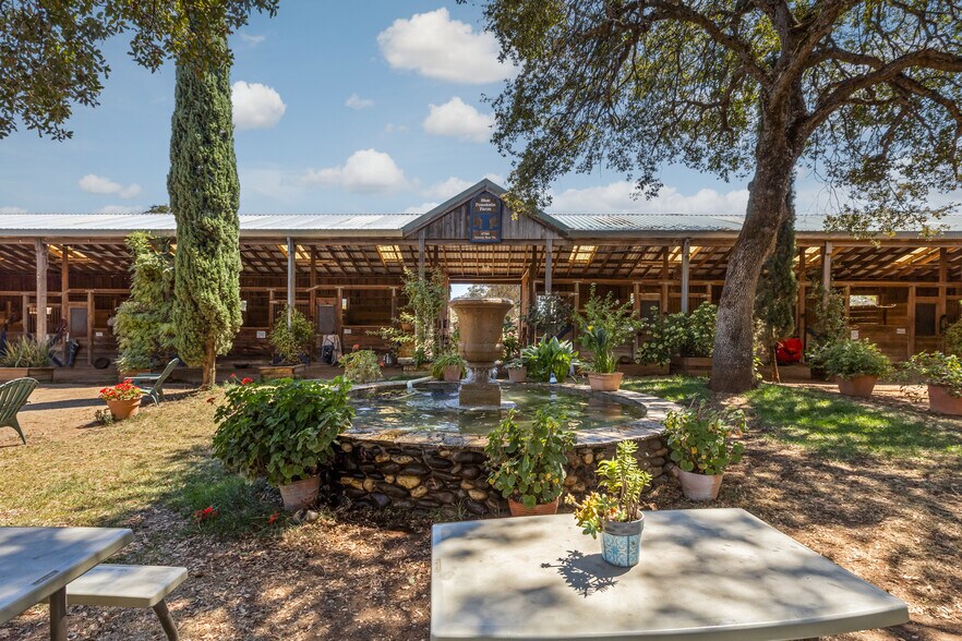 17761 Grizzly Bear Dr, Grass Valley, CA à vendre - Photo du bâtiment - Image 2 de 59