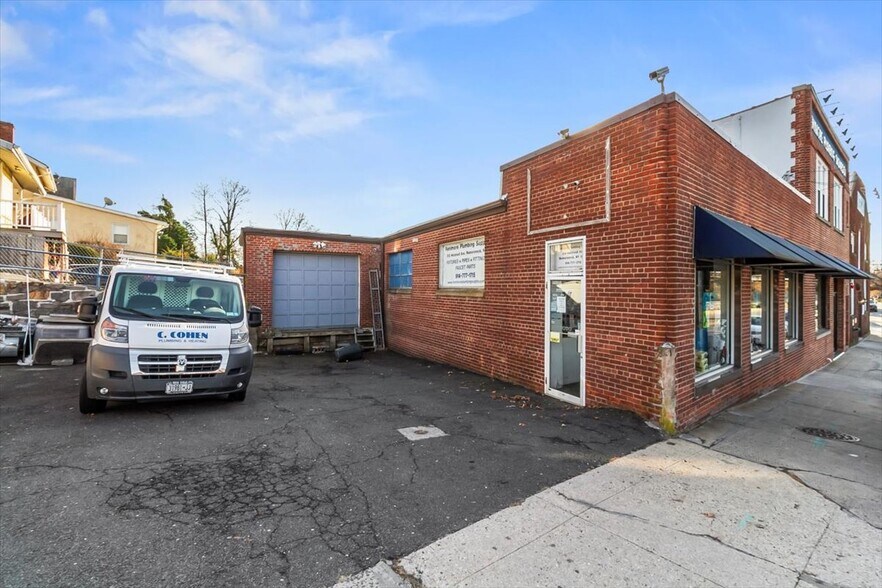 313 Halstead Ave, Mamaroneck, NY à louer - Photo du bâtiment - Image 3 de 6