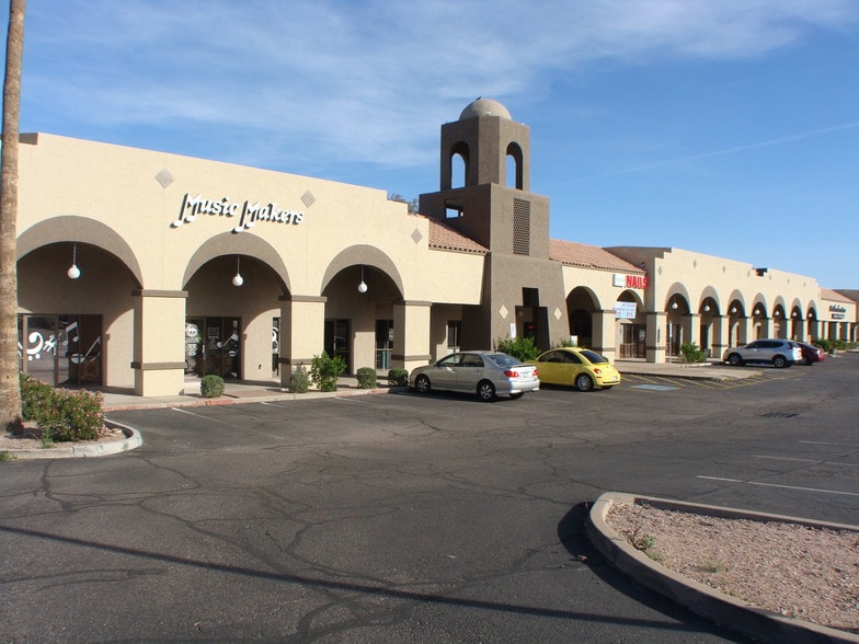 3233 E Chandler Blvd, Phoenix, AZ à louer - Photo du bâtiment - Image 2 de 6