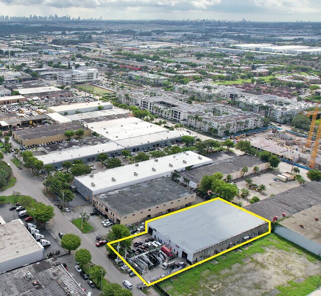 8230-8232 NW 56th St, Miami, FL à vendre - Photo du bâtiment - Image 2 de 18