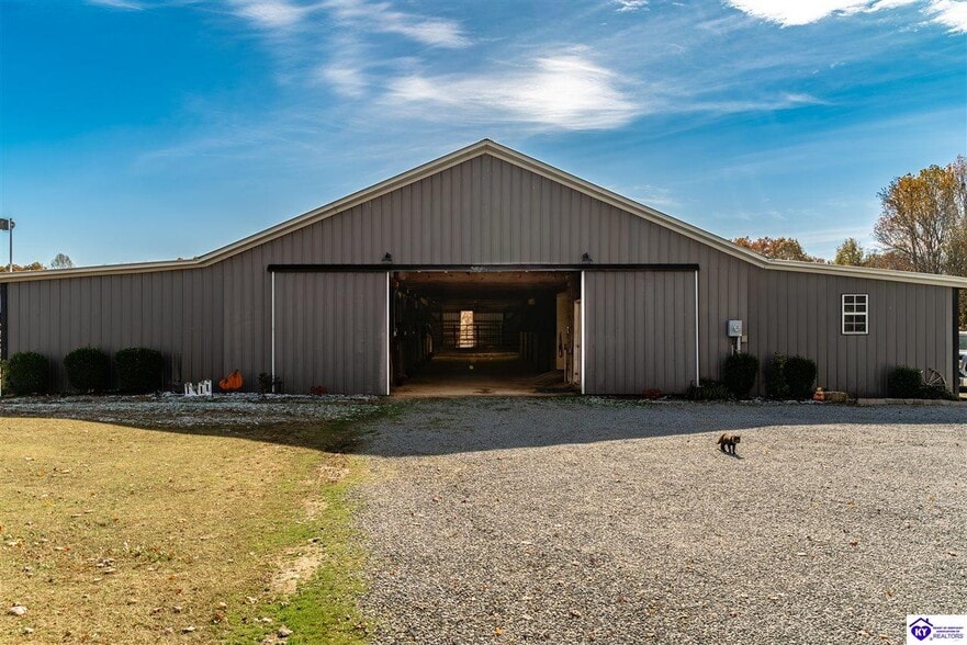 441 Knob View Rd, Russell Springs, KY for sale - Building Photo - Image 3 of 9