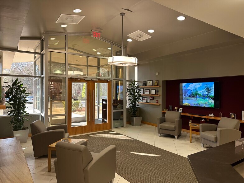 2905 Meridian Pky, Durham, NC à louer - Photo du bâtiment - Image 2 de 5