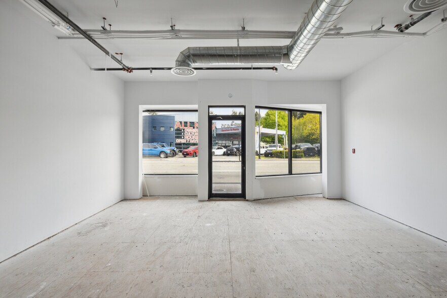 1635 Marine Dr, North Vancouver, BC à vendre - Photo intérieure - Image 2 de 12