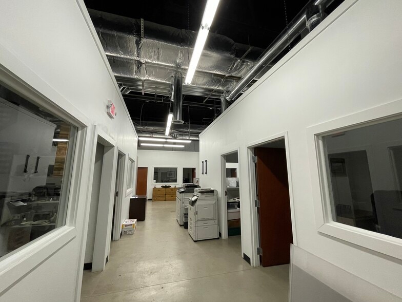 50 Stewart Ave, Huntington, NY à louer - Photo intérieure - Image 3 de 5