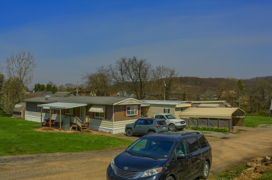 148 Pioneer Rd, Evans City, PA for sale - Building Photo - Image 2 of 32