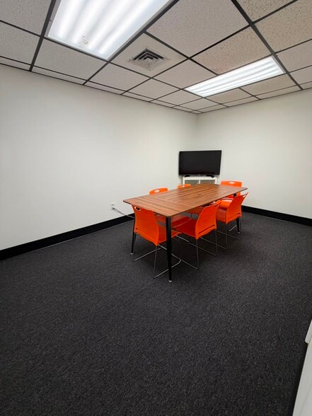 2115 N 22nd St, Tampa, FL for lease - Building Photo - Image 3 of 11