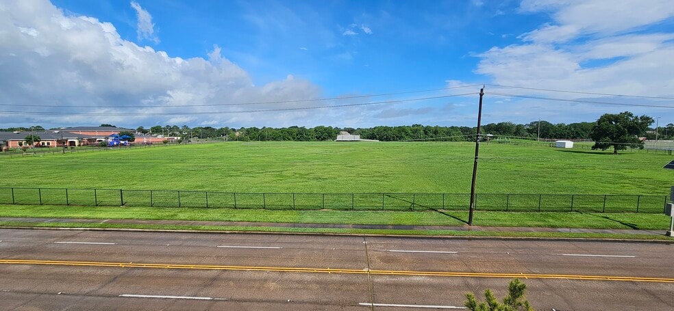 2903 Falcon Pass Dr, Houston, TX for sale - Building Photo - Image 3 of 6