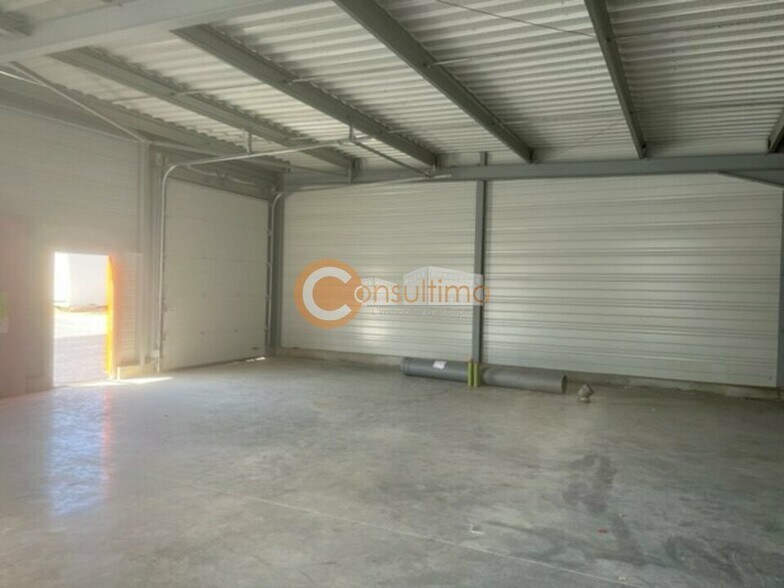 Flex in Carbon-Blanc for lease - Interior Photo - Image 2 of 4