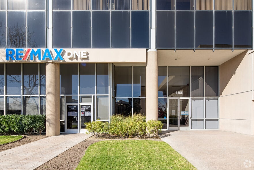 6325 Topanga Canyon Blvd, Woodland Hills, CA à louer - Photo du bâtiment - Image 3 de 5