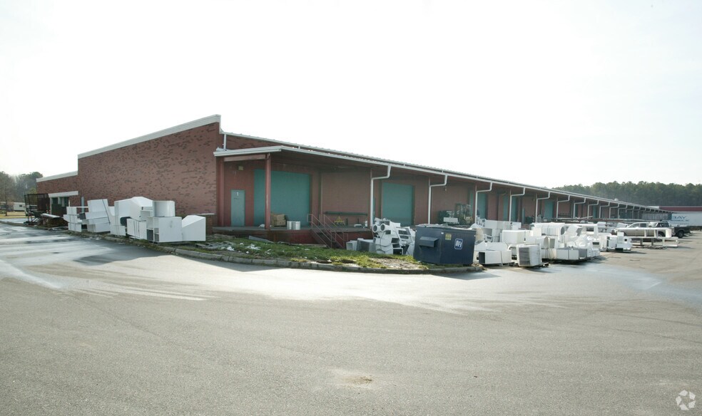 2696 Reliance Dr, Virginia Beach, VA à louer - Photo du bâtiment - Image 3 de 3