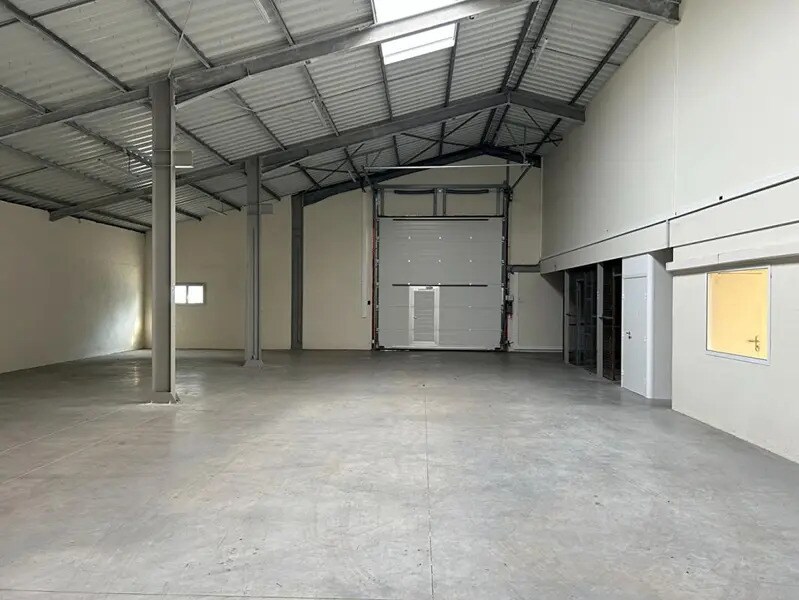 Industrial in Pessac for lease Interior Photo- Image 1 of 10