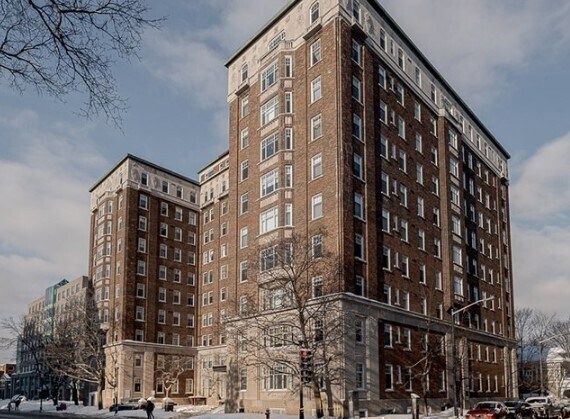 200-220 Grande Allée E, Québec, QC à louer - Photo du bâtiment - Image 2 de 4
