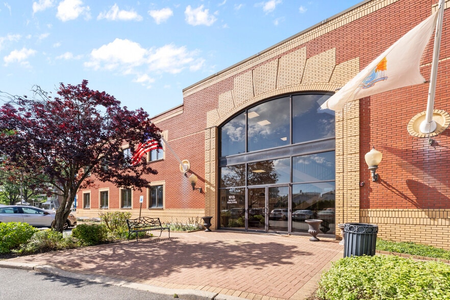613 Amboy Ave, Perth Amboy, NJ for lease - Building Photo - Image 3 of 35