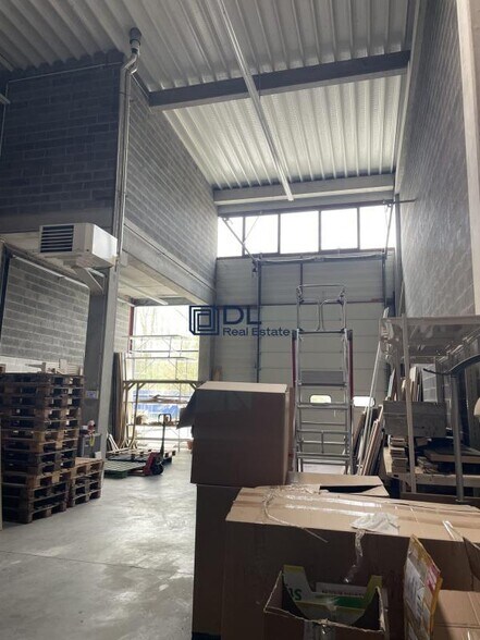 Industrial in Hem for lease - Interior Photo - Image 2 of 10