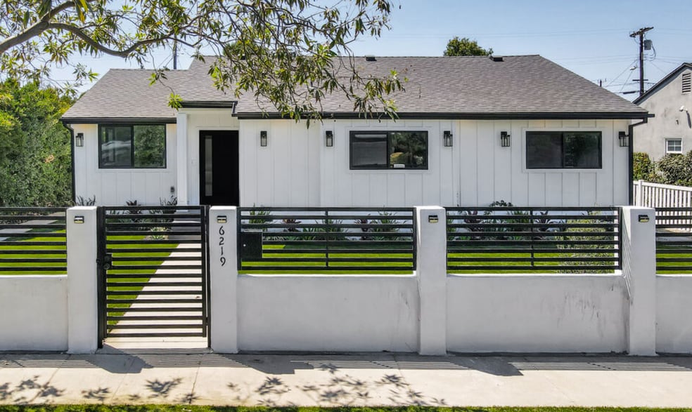 6219 Sylvia Ave, Tarzana, CA for lease - Building Photo - Image 1 of 10