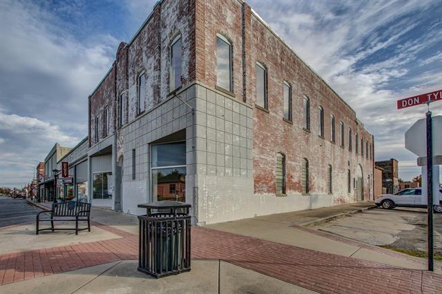 306 E Don Tyler Ave, Dewey, OK à vendre - Photo du bâtiment - Image 3 de 36