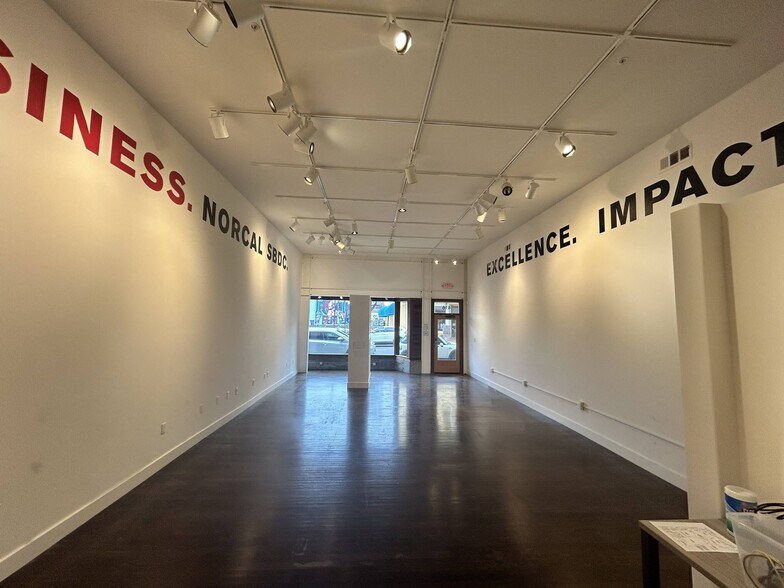 420 3rd St, Eureka, CA à louer - Photo intérieure - Image 2 de 2