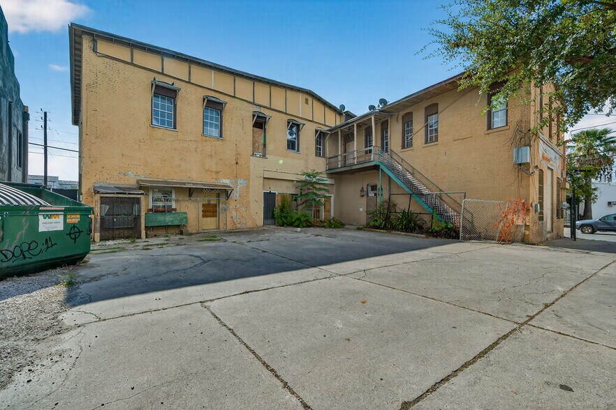 1425 S Flores St, San Antonio, TX à vendre - Photo du bâtiment - Image 3 de 42