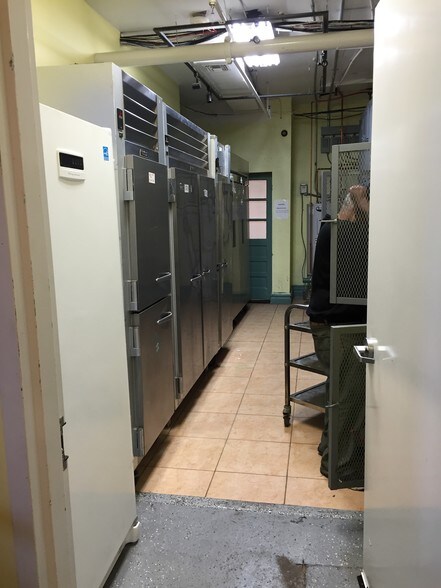 166-180 S Van Brunt St, Englewood, NJ à louer - Photo intérieure - Image 2 de 19