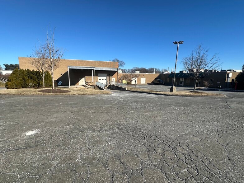 90 Lamberton Rd, Windsor, CT à vendre - Photo du bâtiment - Image 2 de 2