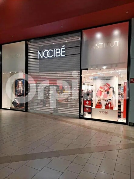 Retail in Reims for lease - Lobby - Image 2 of 2