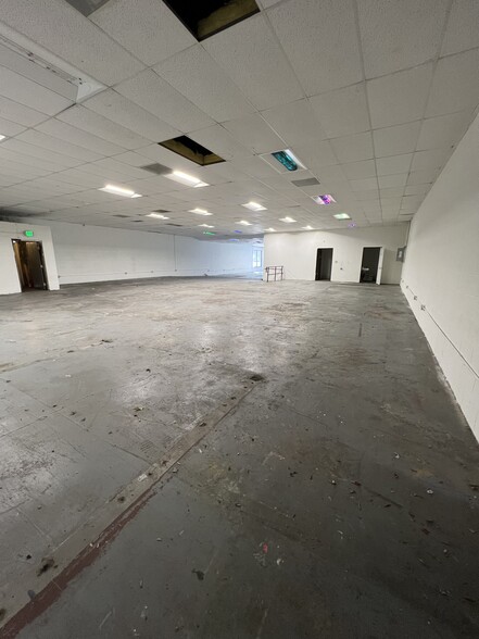 2121 W Pico Blvd, Los Angeles, CA for lease - Interior Photo - Image 3 of 10