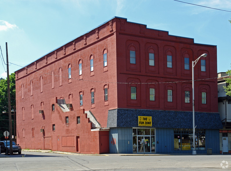 66-68 E Independence St, Shamokin, PA à vendre - Photo principale - Image 1 de 1