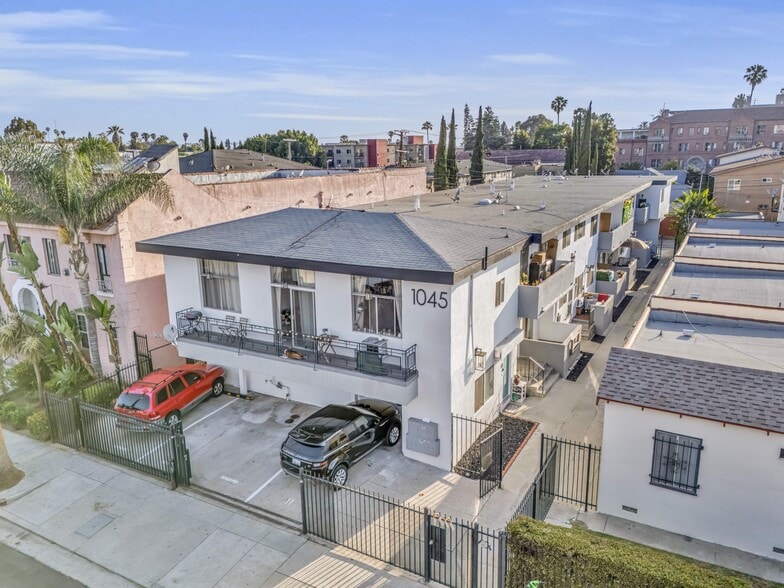1045 N Ardmore Ave, Los Angeles, CA à vendre - Photo du bâtiment - Image 3 de 24
