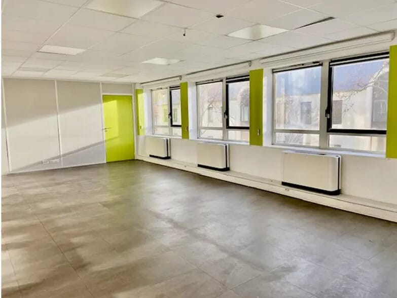 Office in Issy-les-Moulineaux for lease - Building Photo - Image 3 of 9