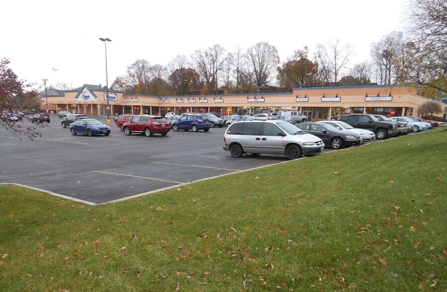 311-333 Nottingham Rd, Syracuse, NY à louer - Photo du bâtiment - Image 2 de 4