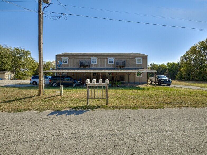 940 N Ross Ave, Dewey, OK à vendre - Photo du bâtiment - Image 2 de 72