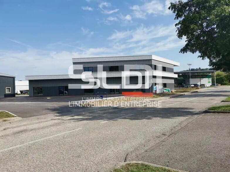 Retail in Bourgoin-Jallieu for lease - Building Photo - Image 2 of 7