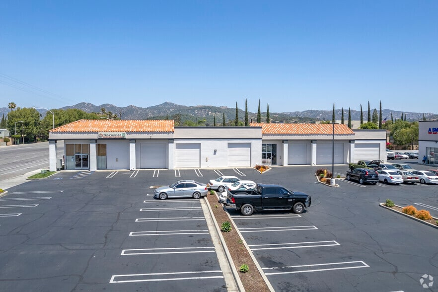 2121 E Valley Pky, Escondido, CA for sale - Building Photo - Image 2 of 6