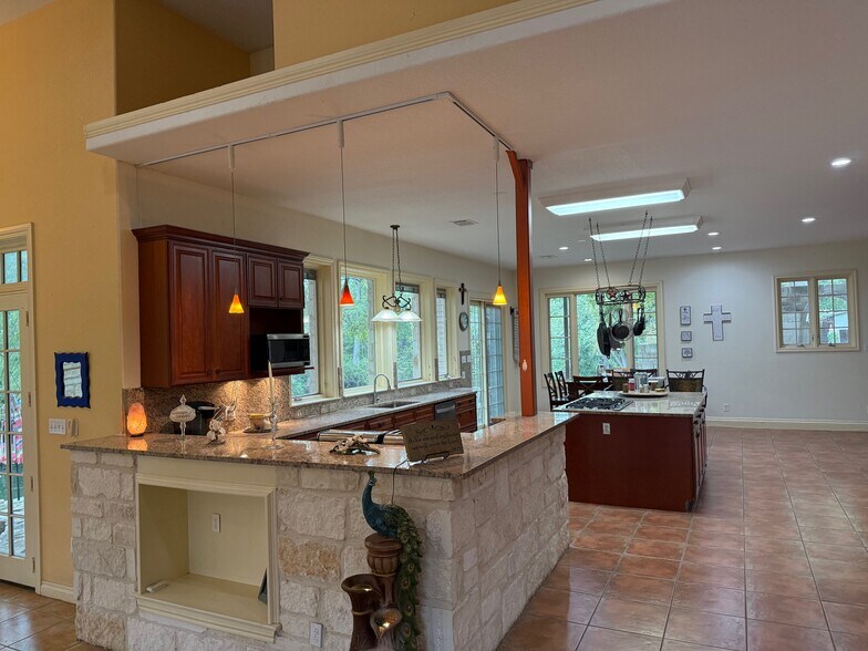 1684 Rocky Riv, Canyon Lake, TX à vendre - Photo du bâtiment - Image 3 de 27