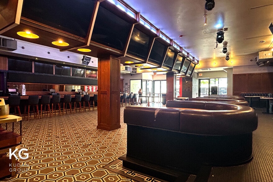 324-326 W Chicago Ave, Chicago, IL for lease - Interior Photo - Image 3 of 14