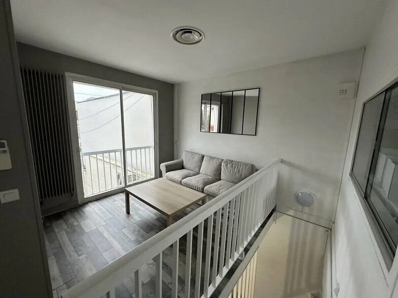 Flex in Saint-Maur-des-Fossés for lease - Interior Photo - Image 3 of 5