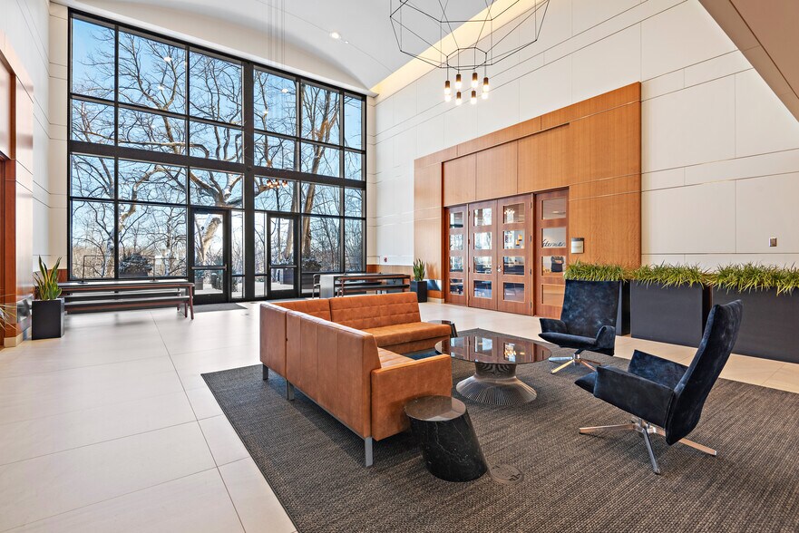 11100 Wayzata Blvd, Minnetonka, MN à louer - Hall d’entrée - Image 2 de 15