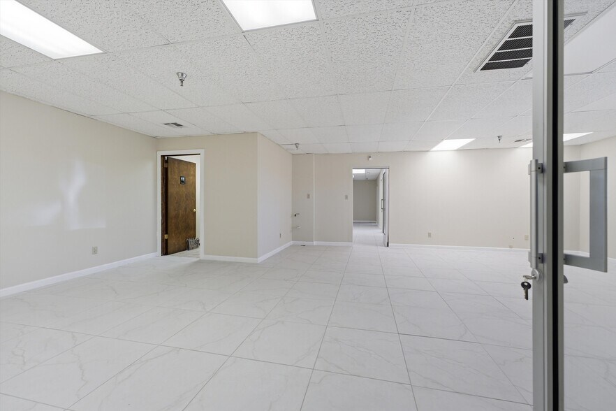 1400 Orange St, Rosamond, CA à louer - Photo du bâtiment - Image 3 de 37
