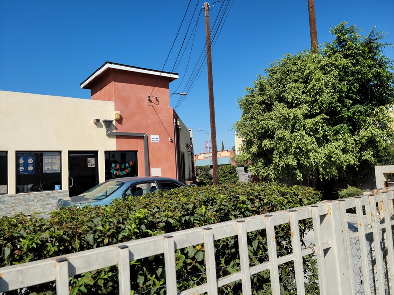 1750 E Florence Ave, Los Angeles, CA for lease - Building Photo - Image 2 of 11