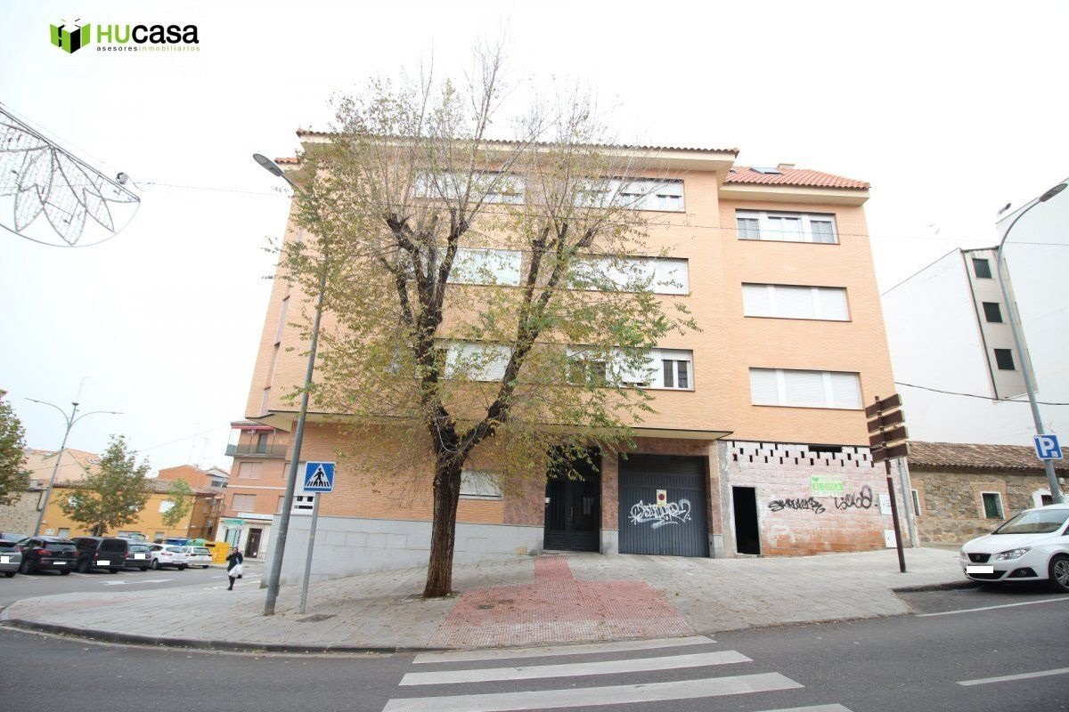Commerce de détail dans Toledo, Toledo à louer Photo du bâtiment- Image 1 de 3