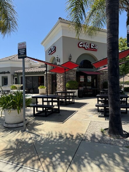 595 N Moorpark Rd, Thousand Oaks, CA for lease - Primary Photo - Image 2 of 6